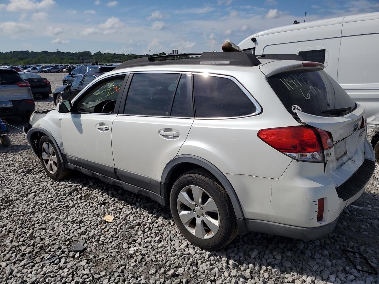 Subaru Outback 2.5i Limited Image 2