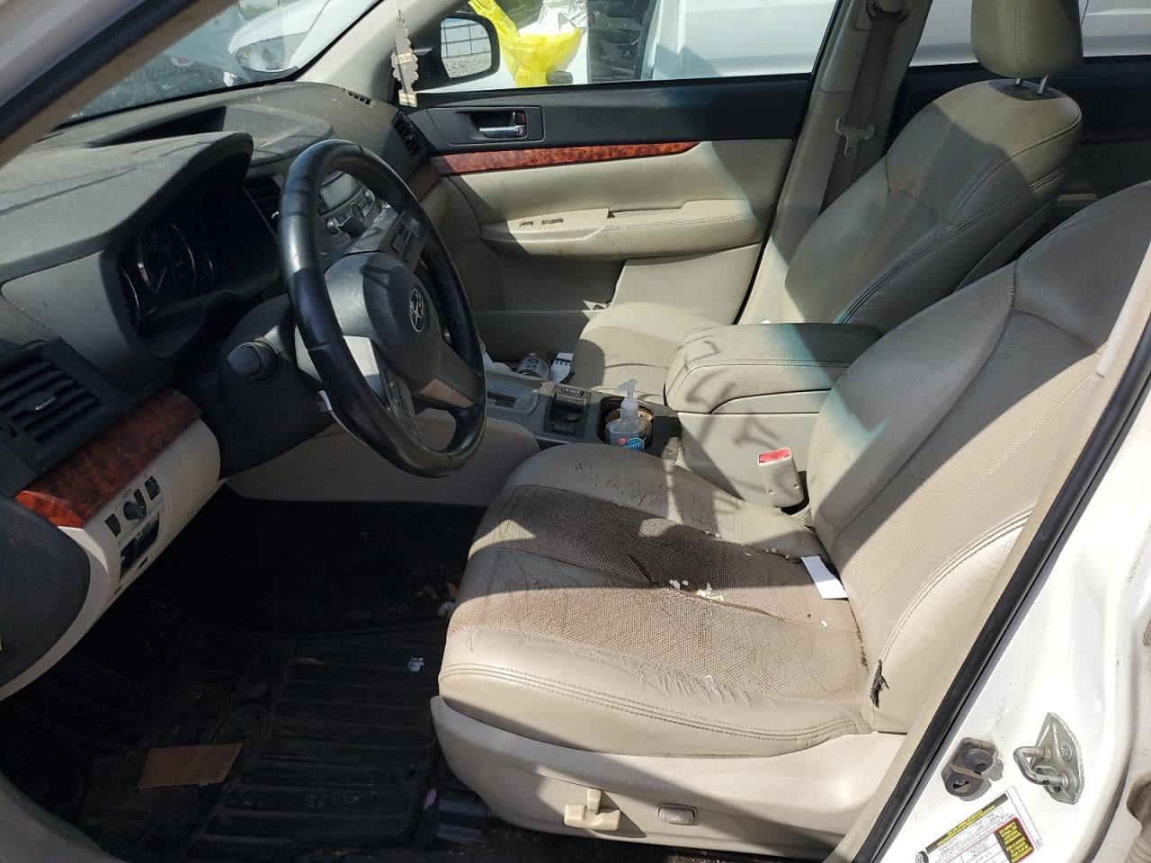 Subaru Outback 2.5i Limited Image 10