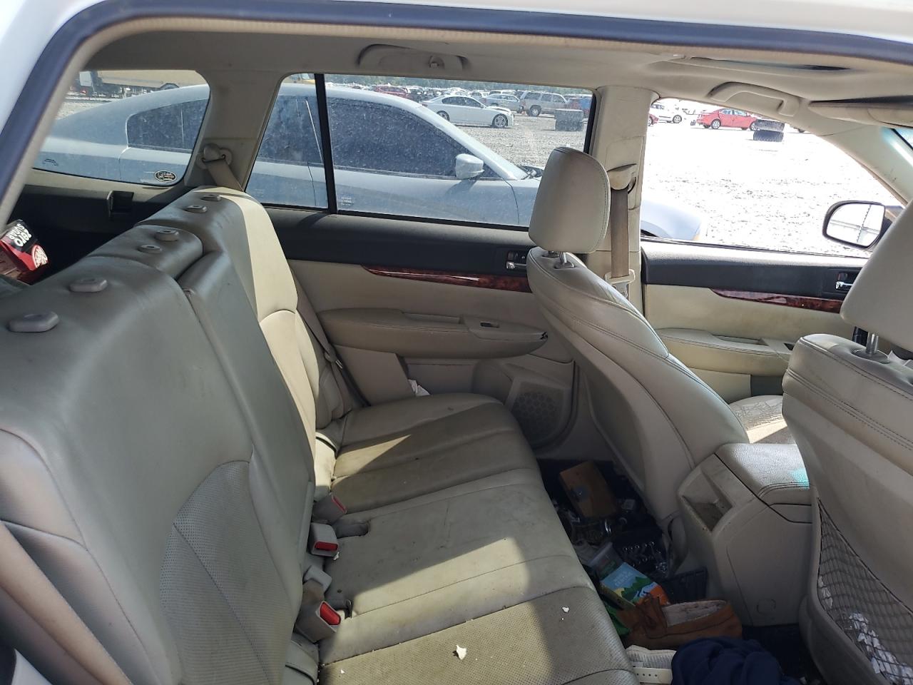 Subaru Outback 2.5i Limited Image 12