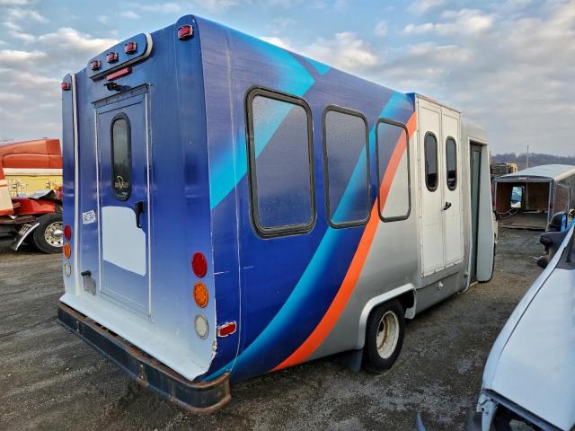 Ford Econoline E350 Super Duty Cutaway Van Image 5