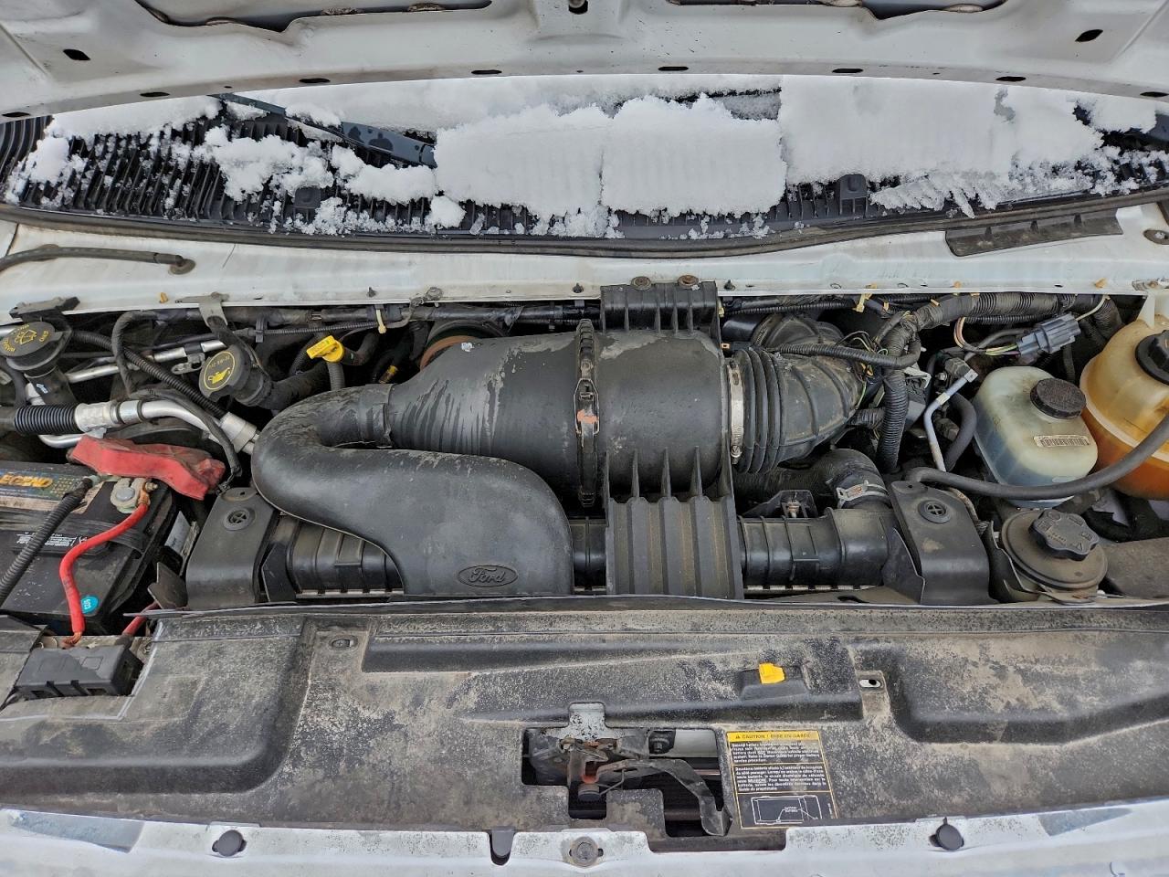 Ford Econoline E350 Super Duty Cutaway Van Image 3