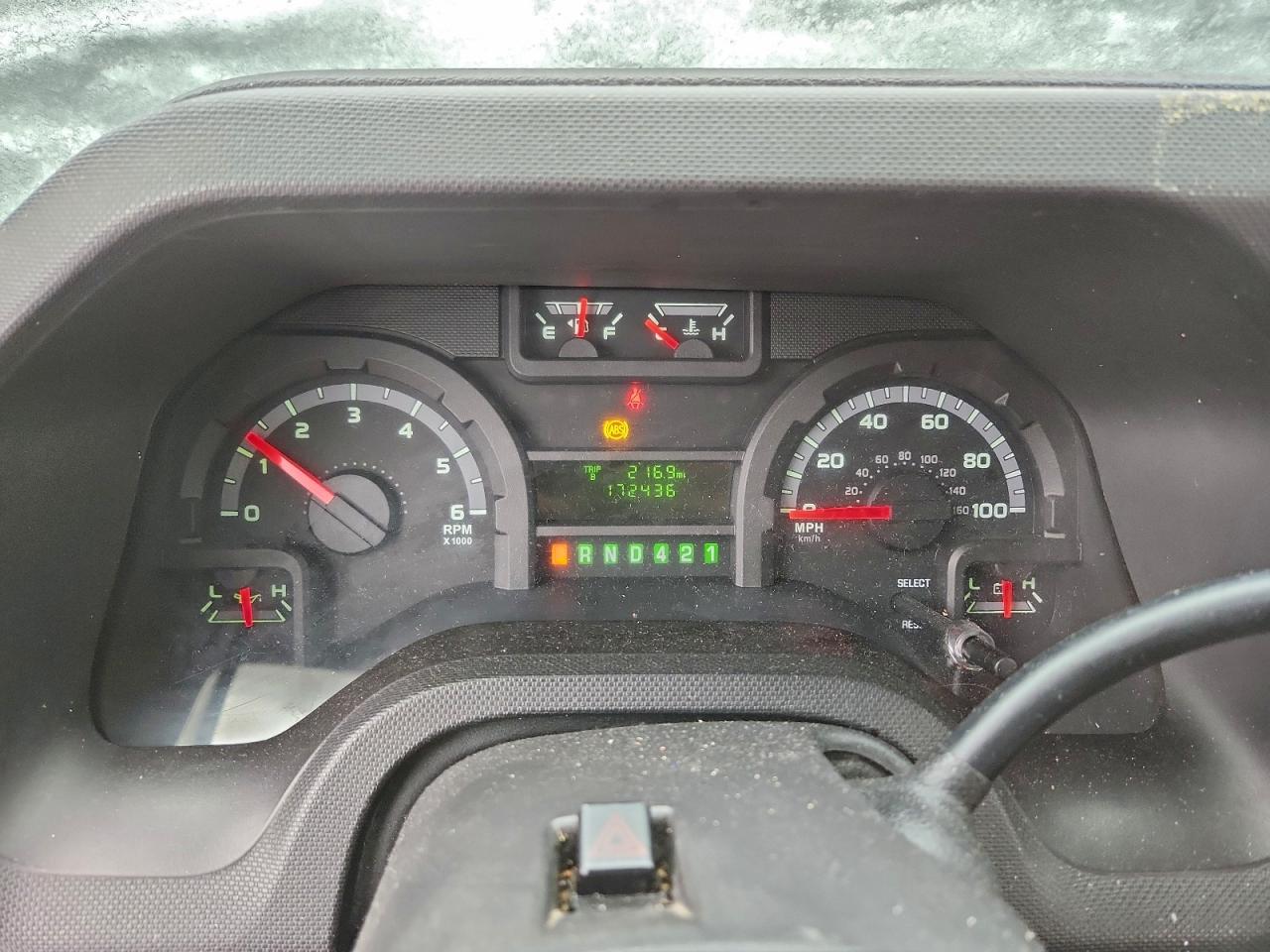 Ford Econoline E350 Super Duty Cutaway Van Image 4