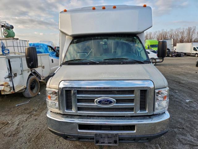 Ford Econoline E350 Super Duty Cutaway Van Image 9