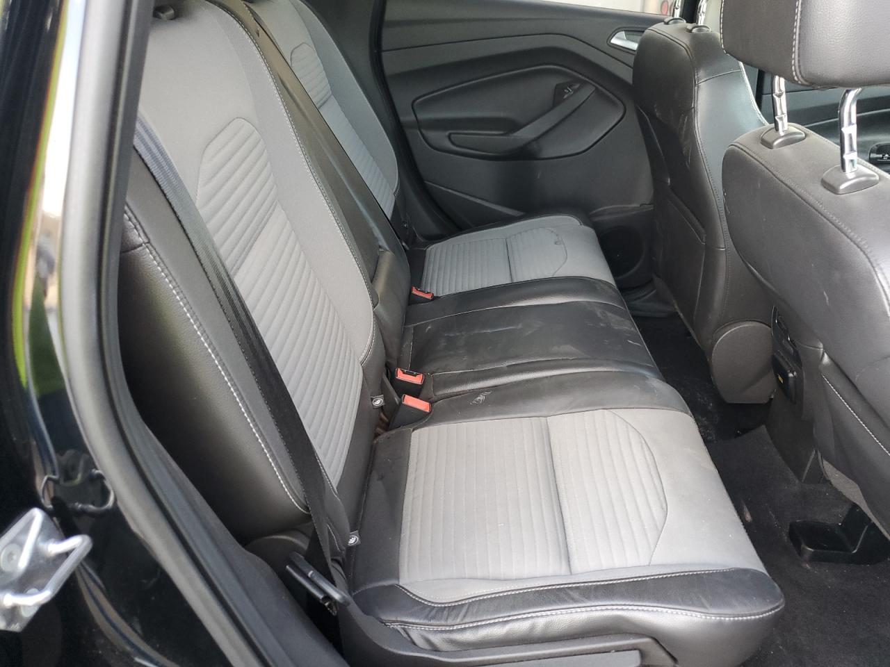 Ford Escape Titanium Image 12