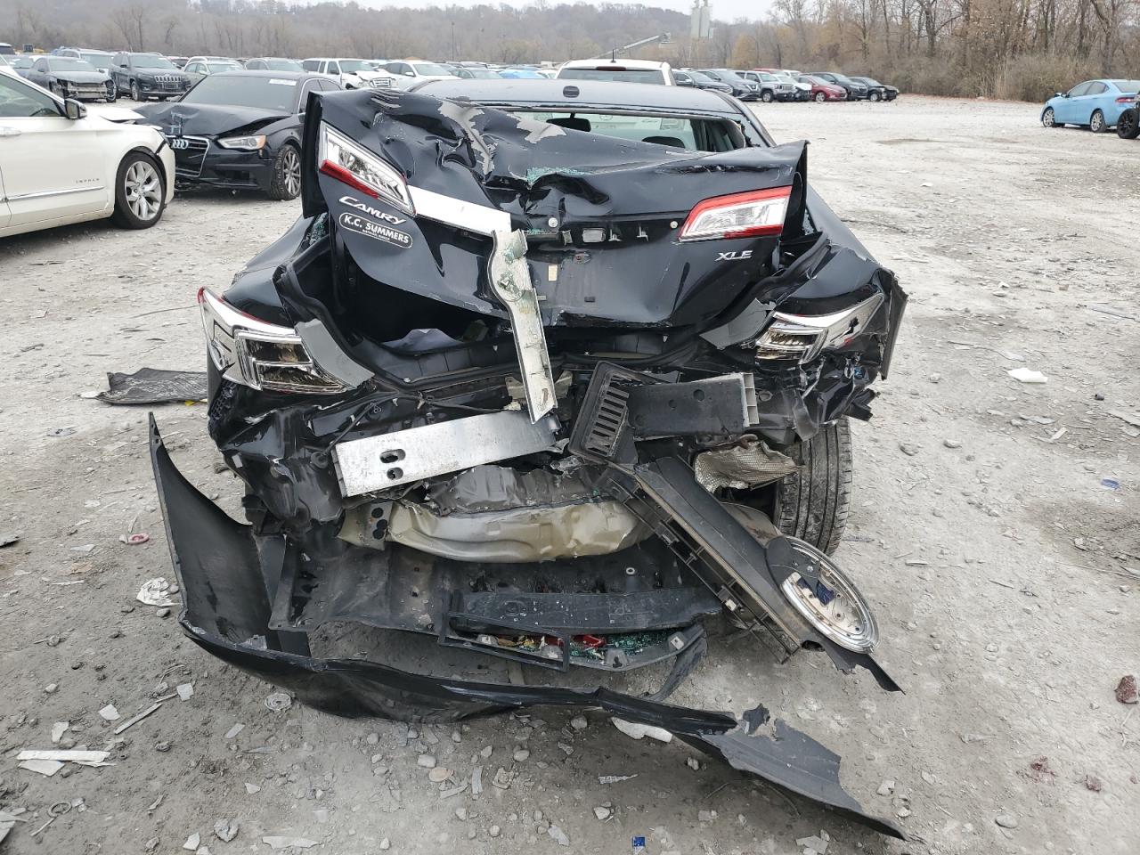 Toyota Camry L Image 7