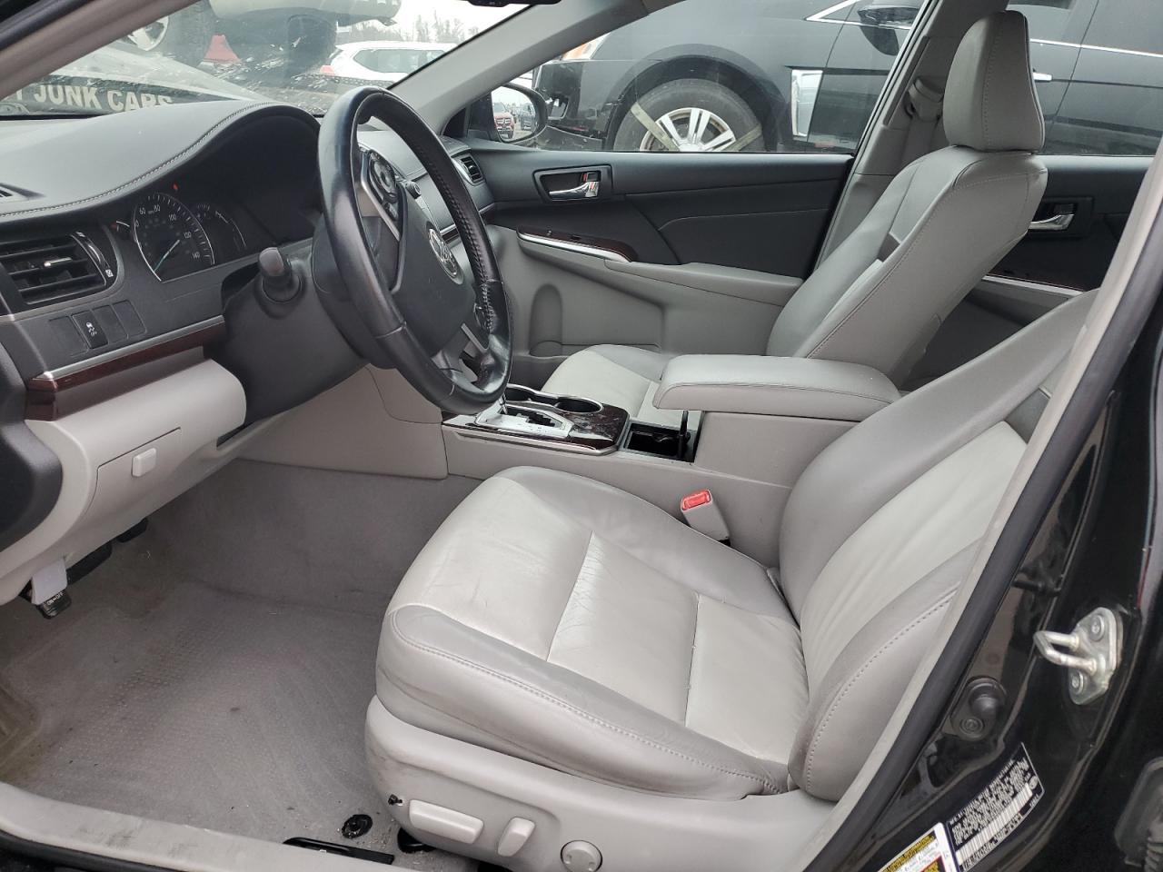 Toyota Camry L Image 5