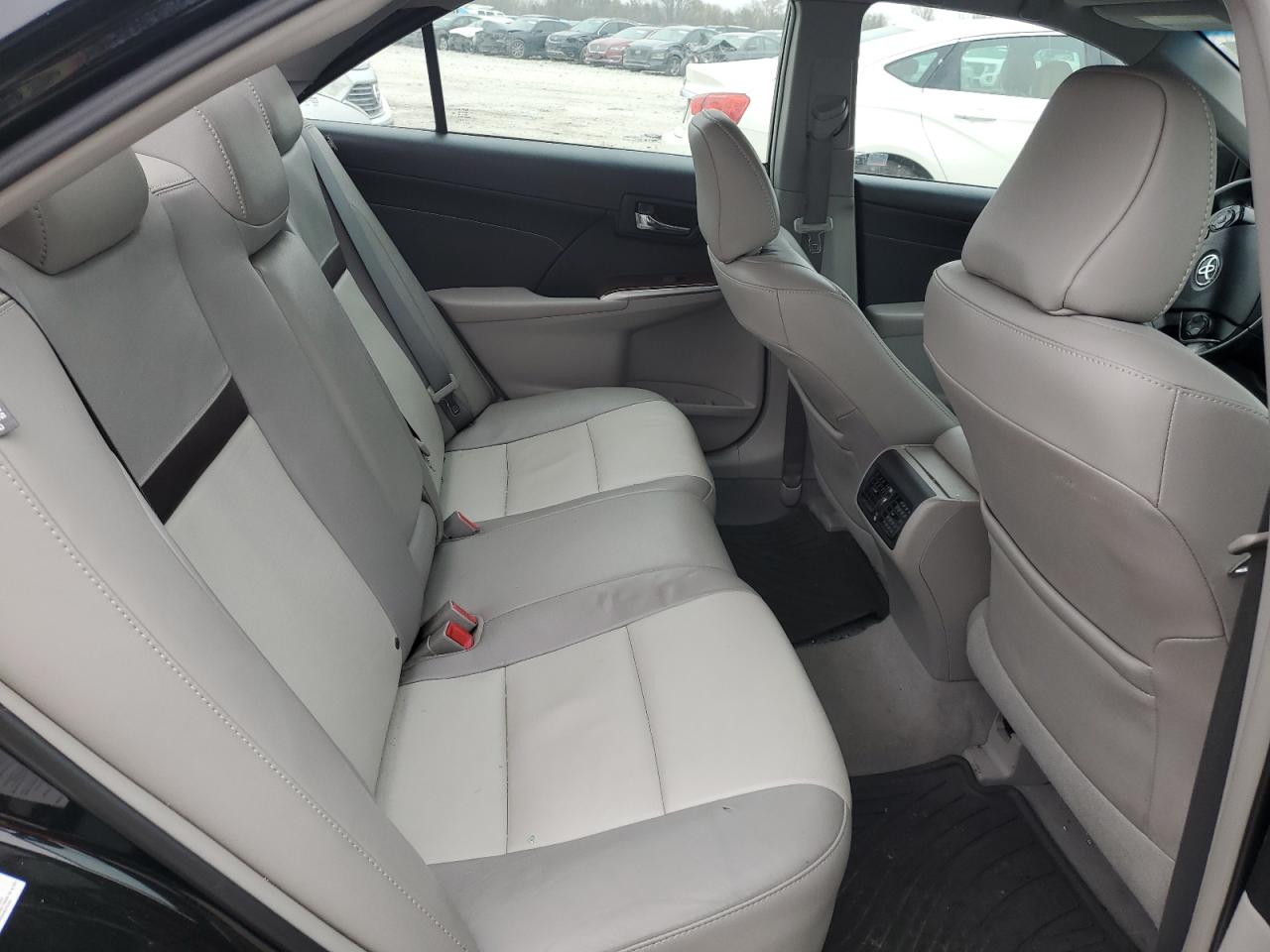 Toyota Camry L Image 11