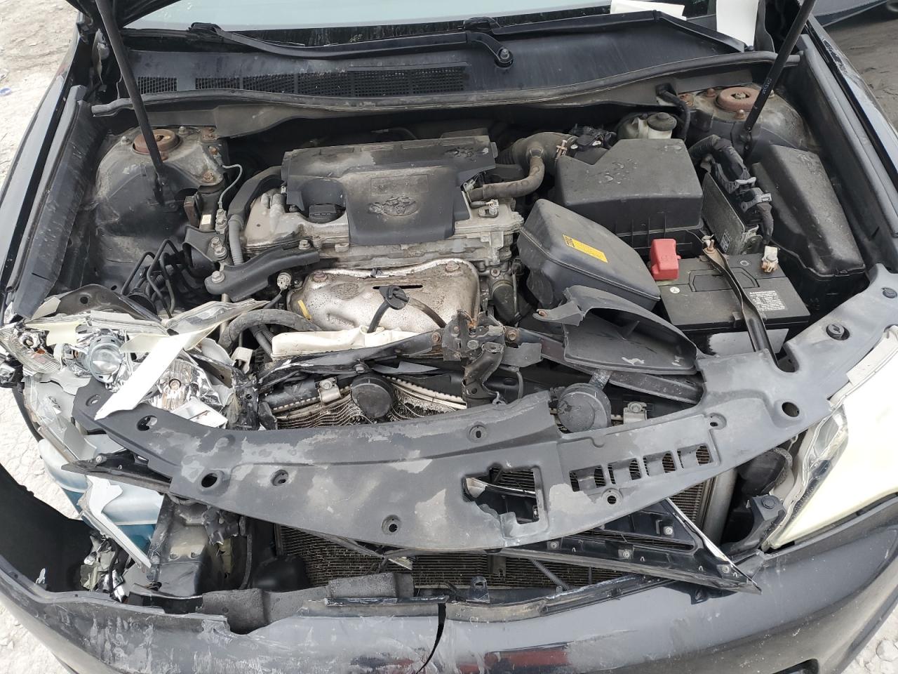 Toyota Camry L Image 10