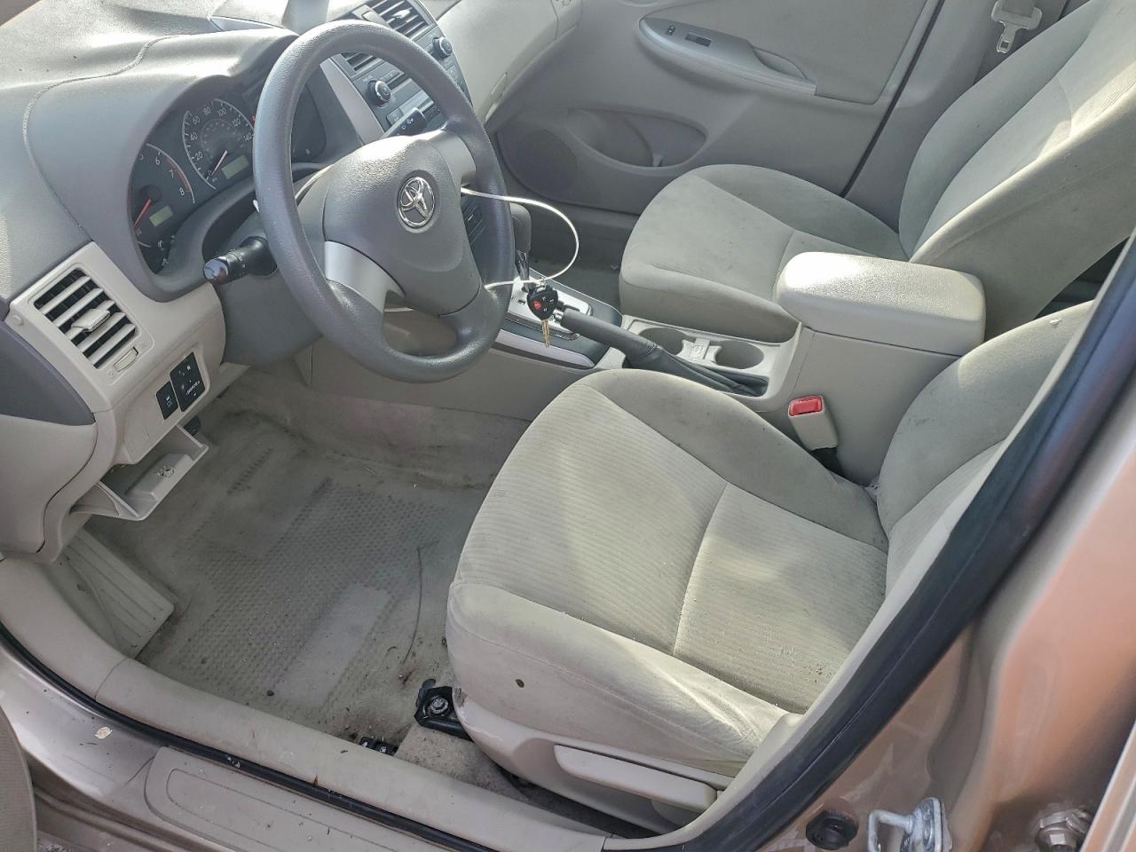 Toyota Corolla Base Image 8