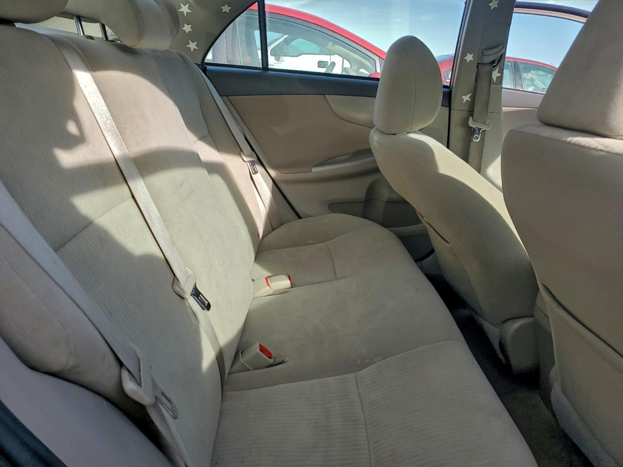 Toyota Corolla Base Image 11