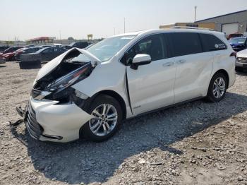  Salvage Toyota Sienna