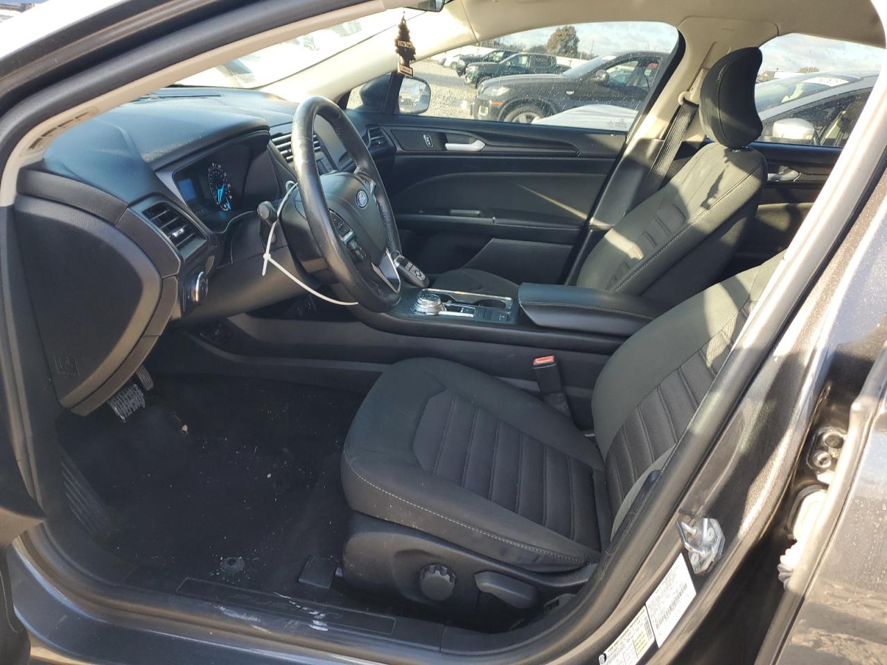 Ford Fusion S Image 3