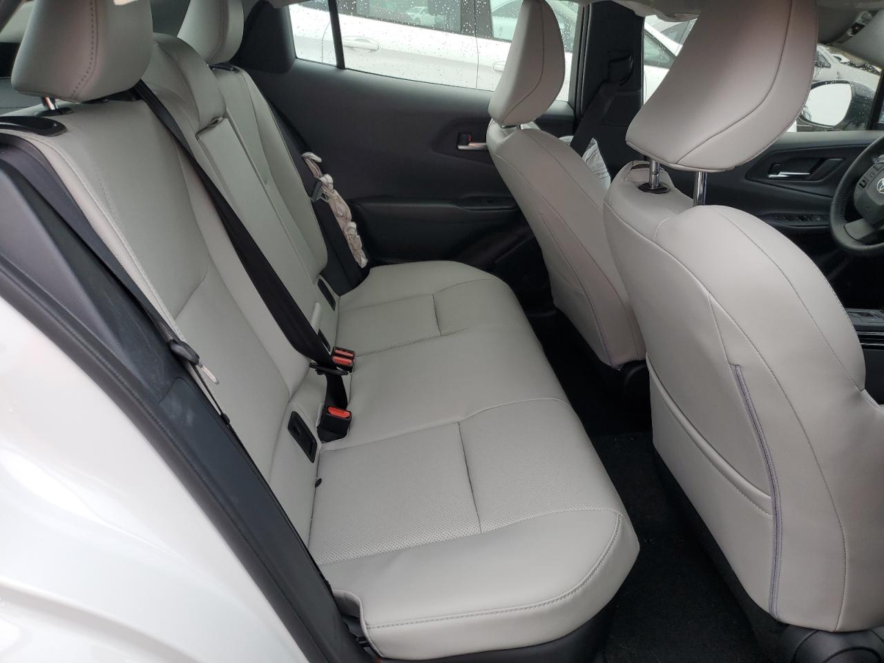 Toyota Prius Le Image 3