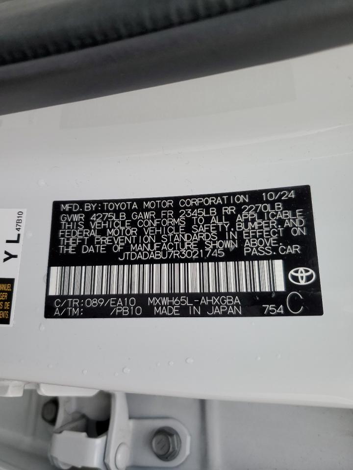 Toyota Prius Le Image 9