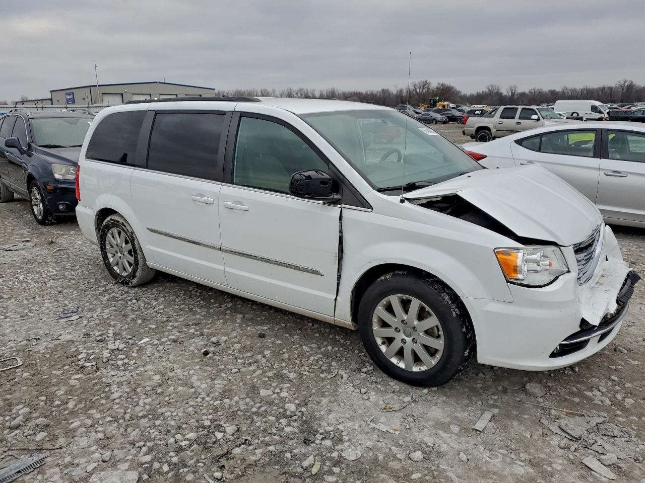 Chrysler Minivan Touring Image 10