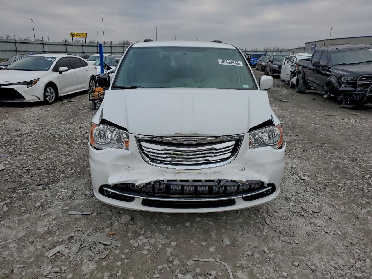 Chrysler Minivan Touring Image 11