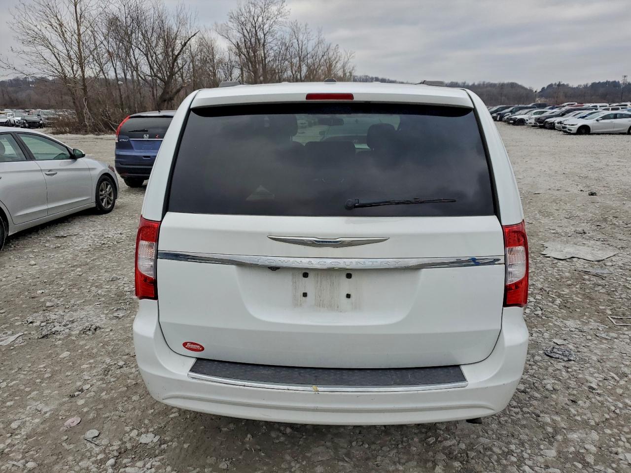 Chrysler Minivan Touring Image 12