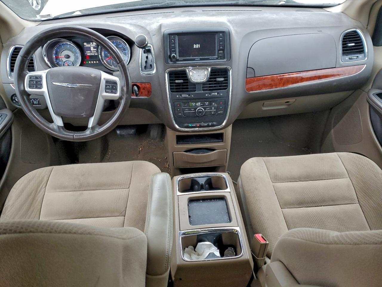 Chrysler Minivan Touring Image 4