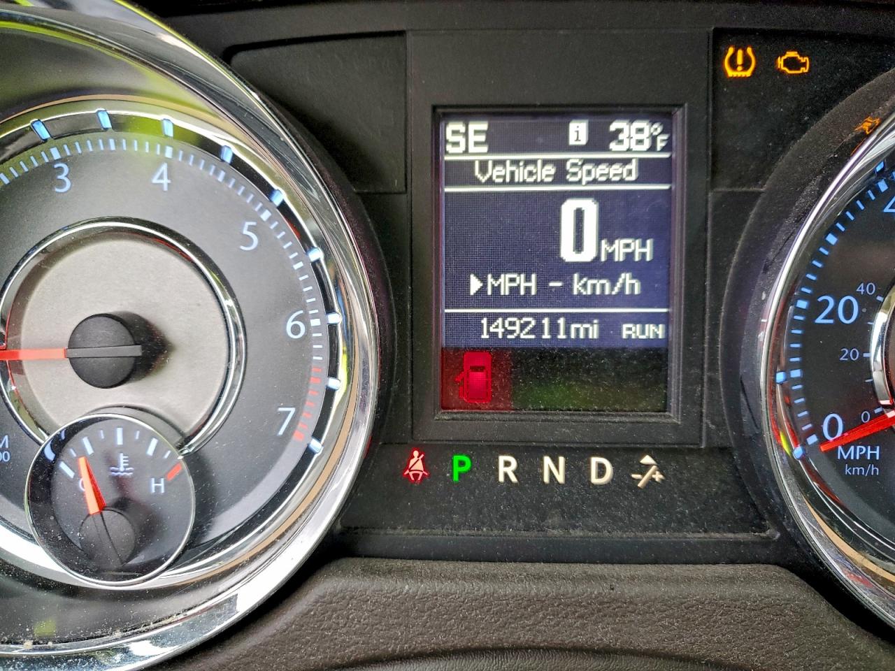 Chrysler Minivan Touring Image 9