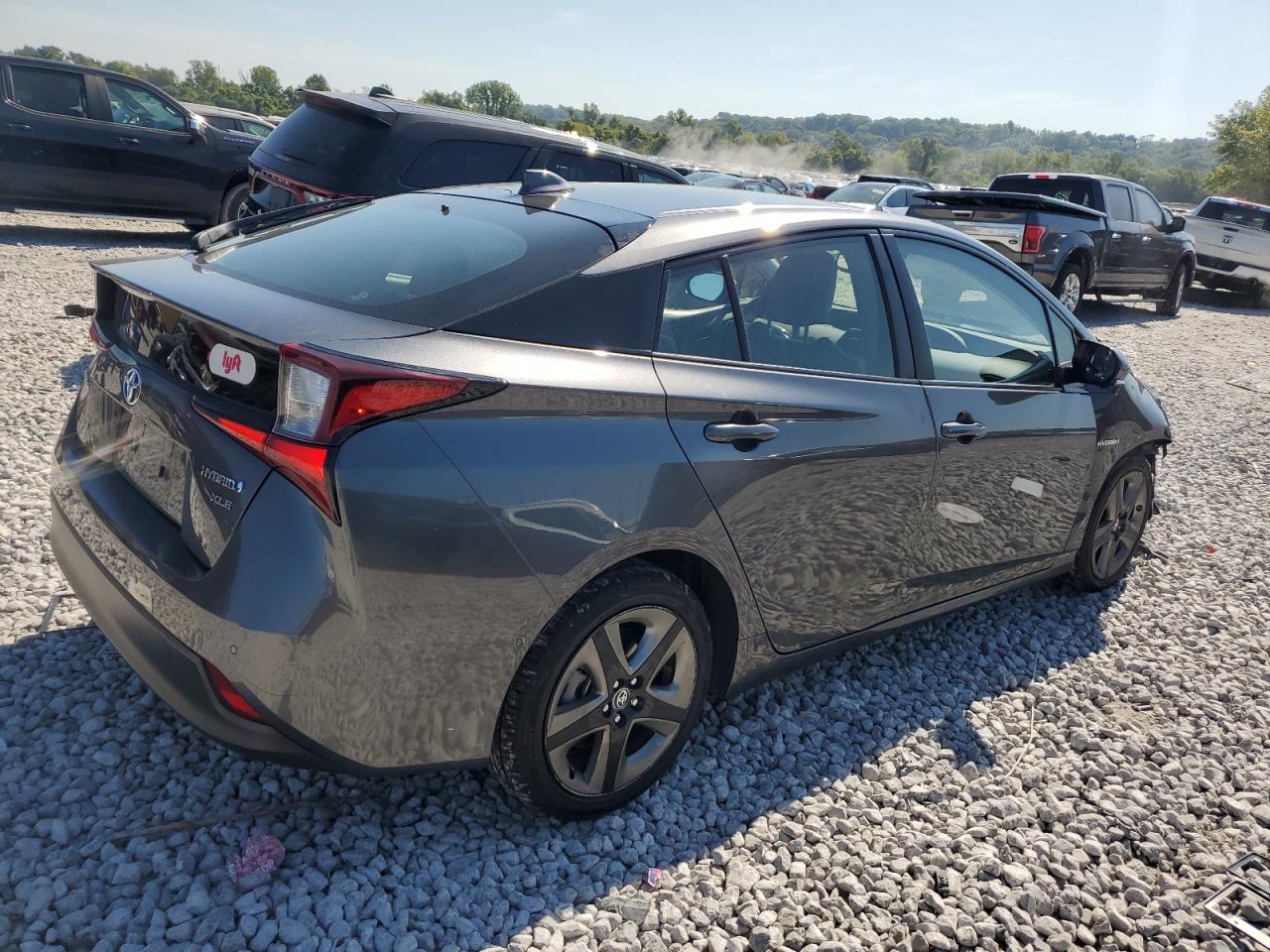 Toyota Prius L Image 2