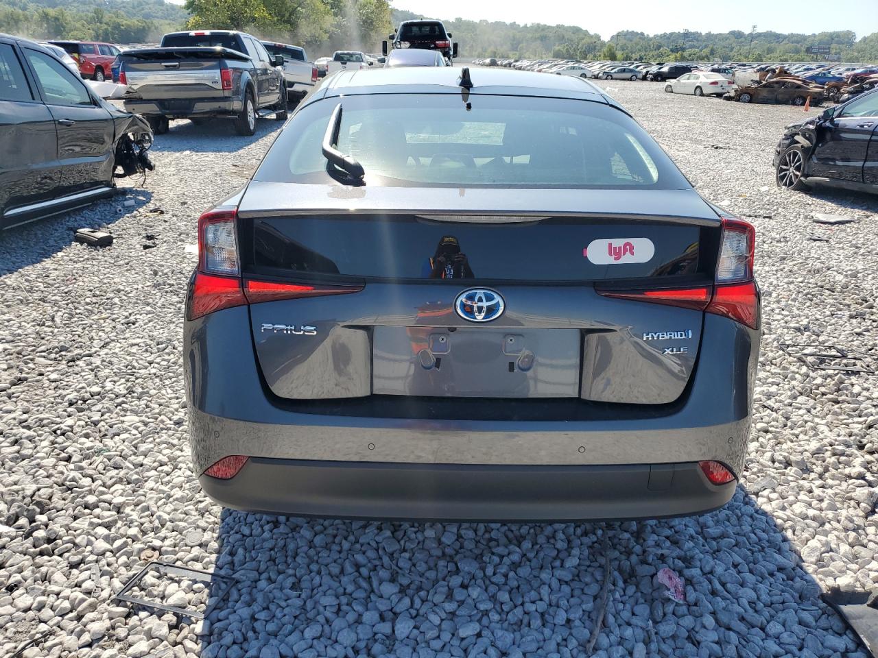 Toyota Prius L Image 11