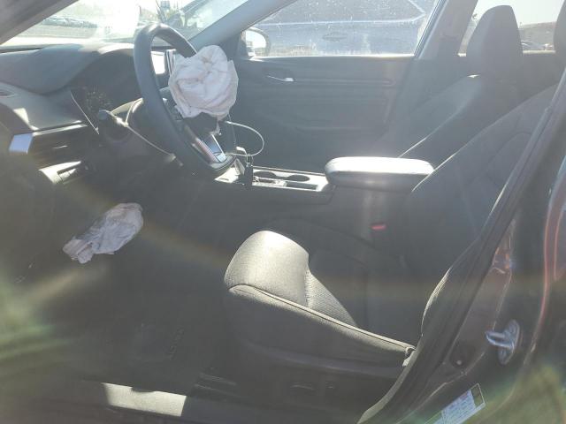 Nissan Altima S Image 2