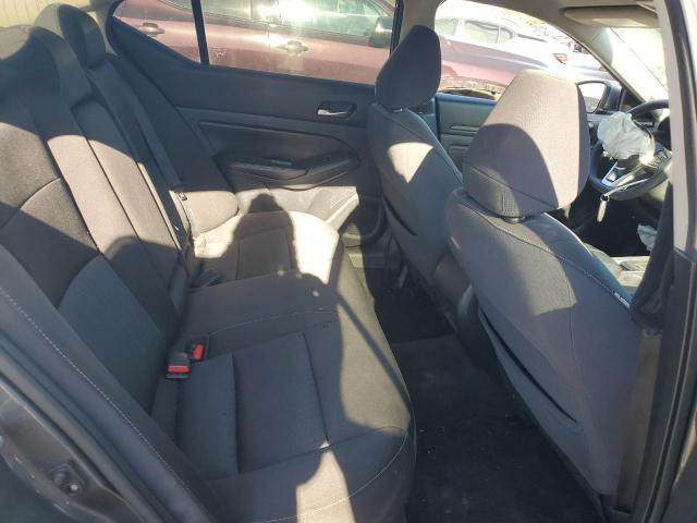 Nissan Altima S Image 10