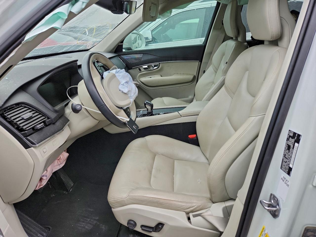 Volvo XC90 T6 Momentum Image 10