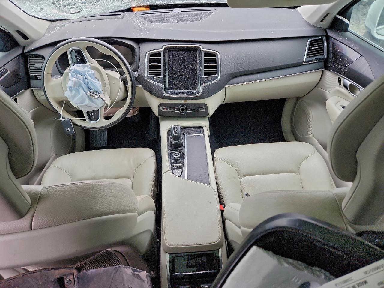 Volvo XC90 T6 Momentum Image 11