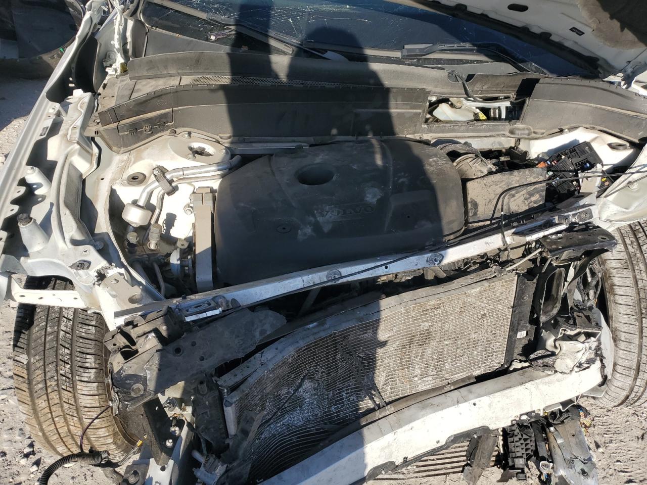 Volvo XC90 T6 Momentum Image 2