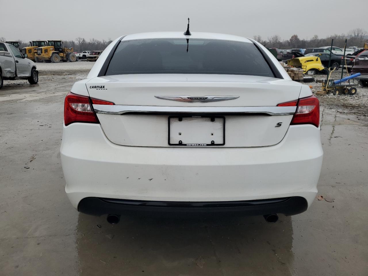 Chrysler 200 Touring Image 10