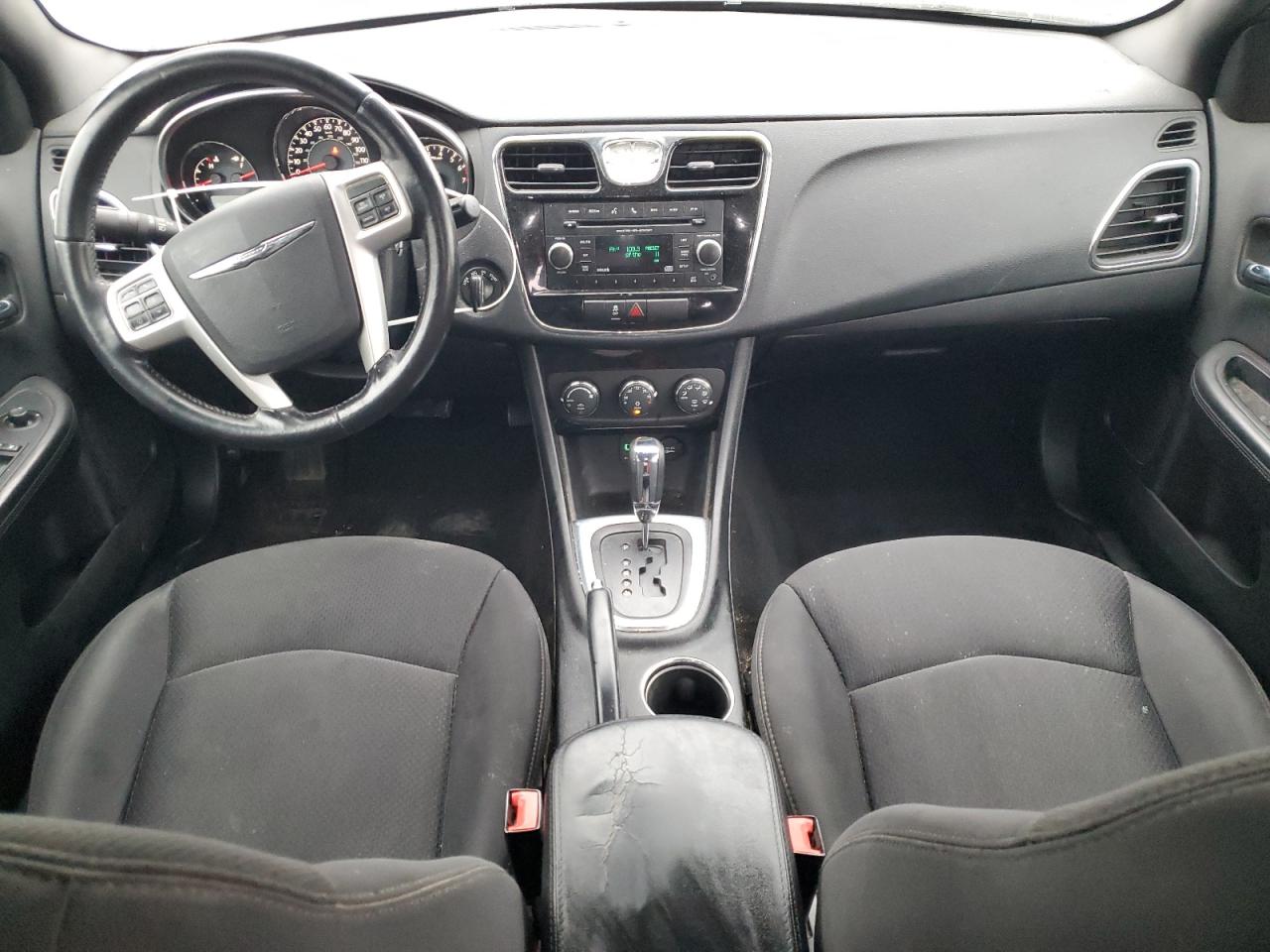 Chrysler 200 Touring Image 5