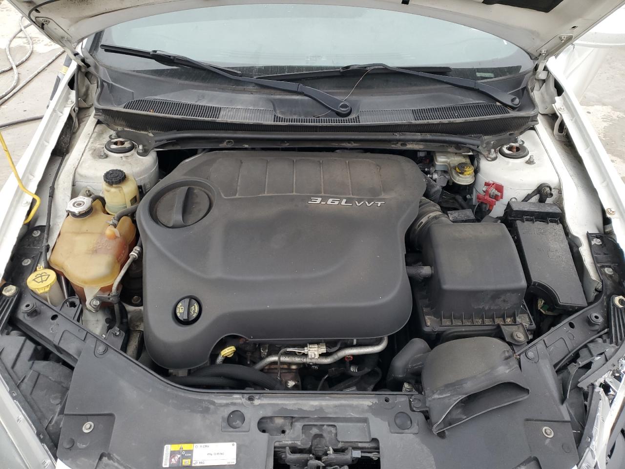 Chrysler 200 Touring Image 4