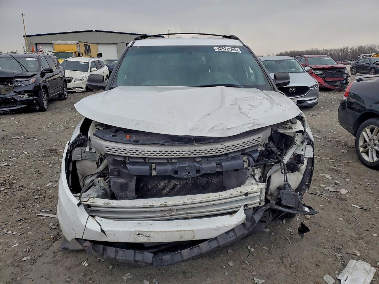 Ford Explorer Image 4