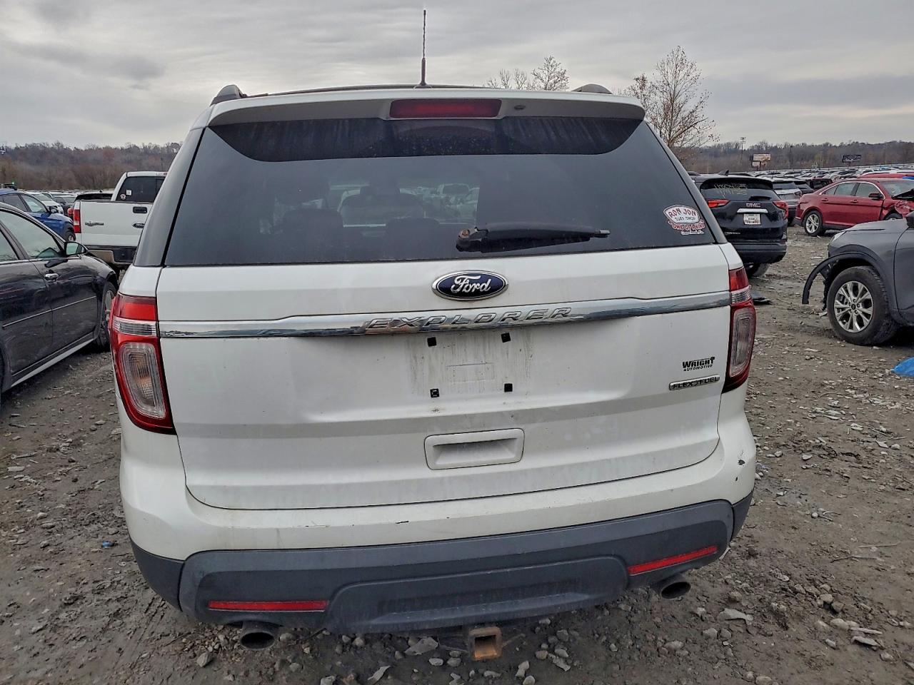 Ford Explorer Image 11