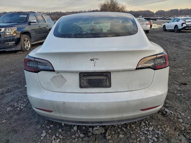 Tesla Model 3 Image 4