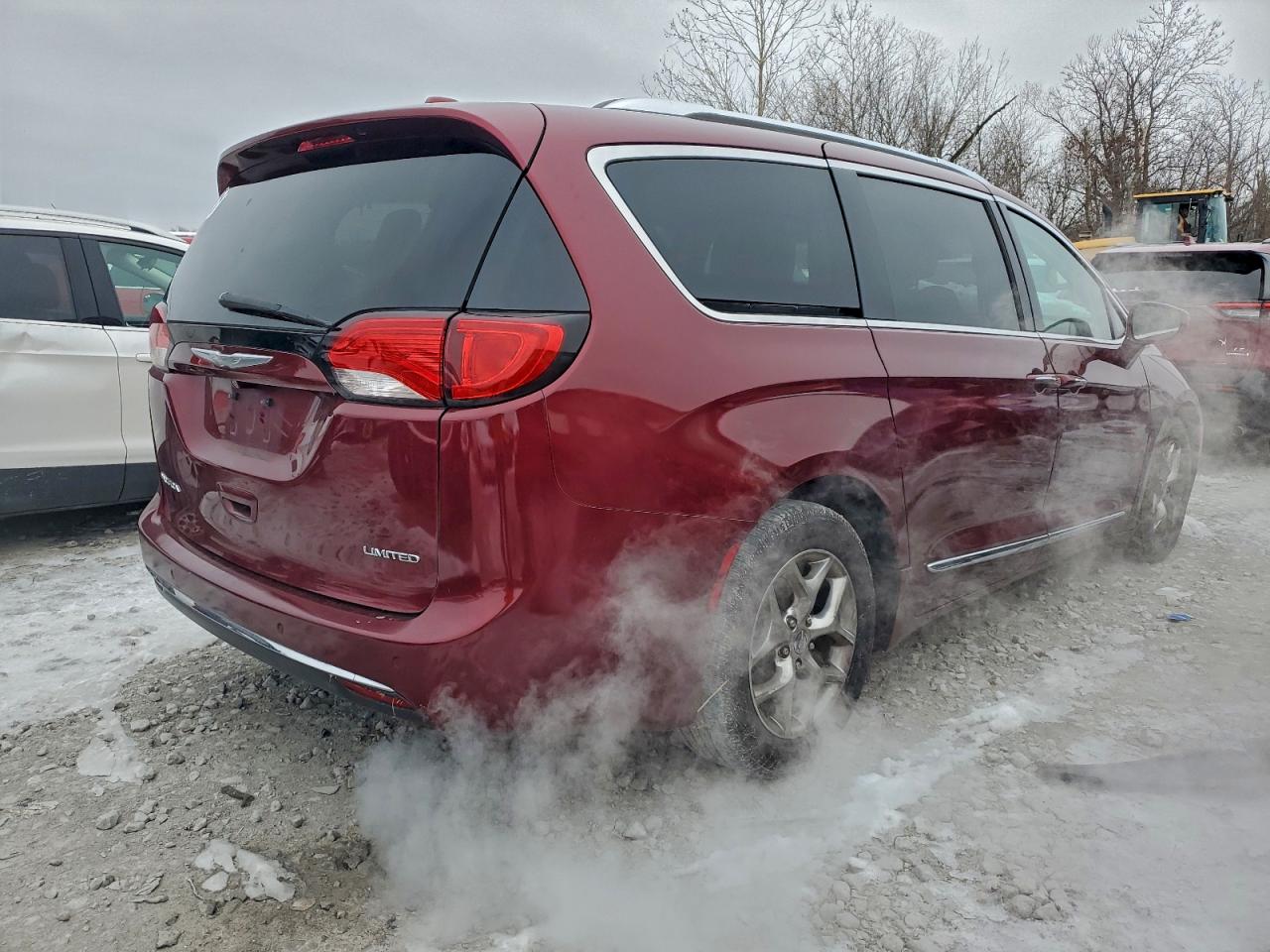Chrysler Pacifica Limited Image 3