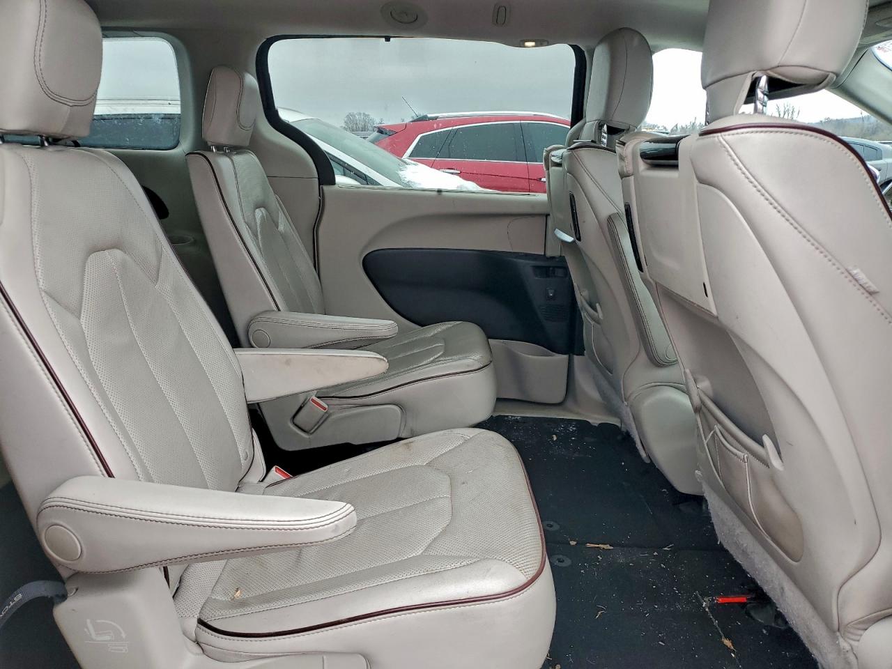 Chrysler Pacifica Limited Image 8