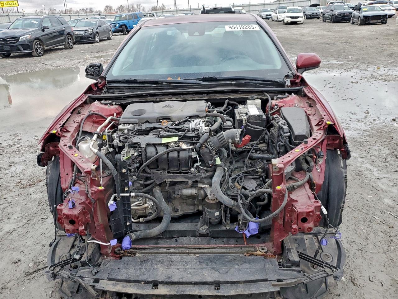 Toyota Camry Le Image 2