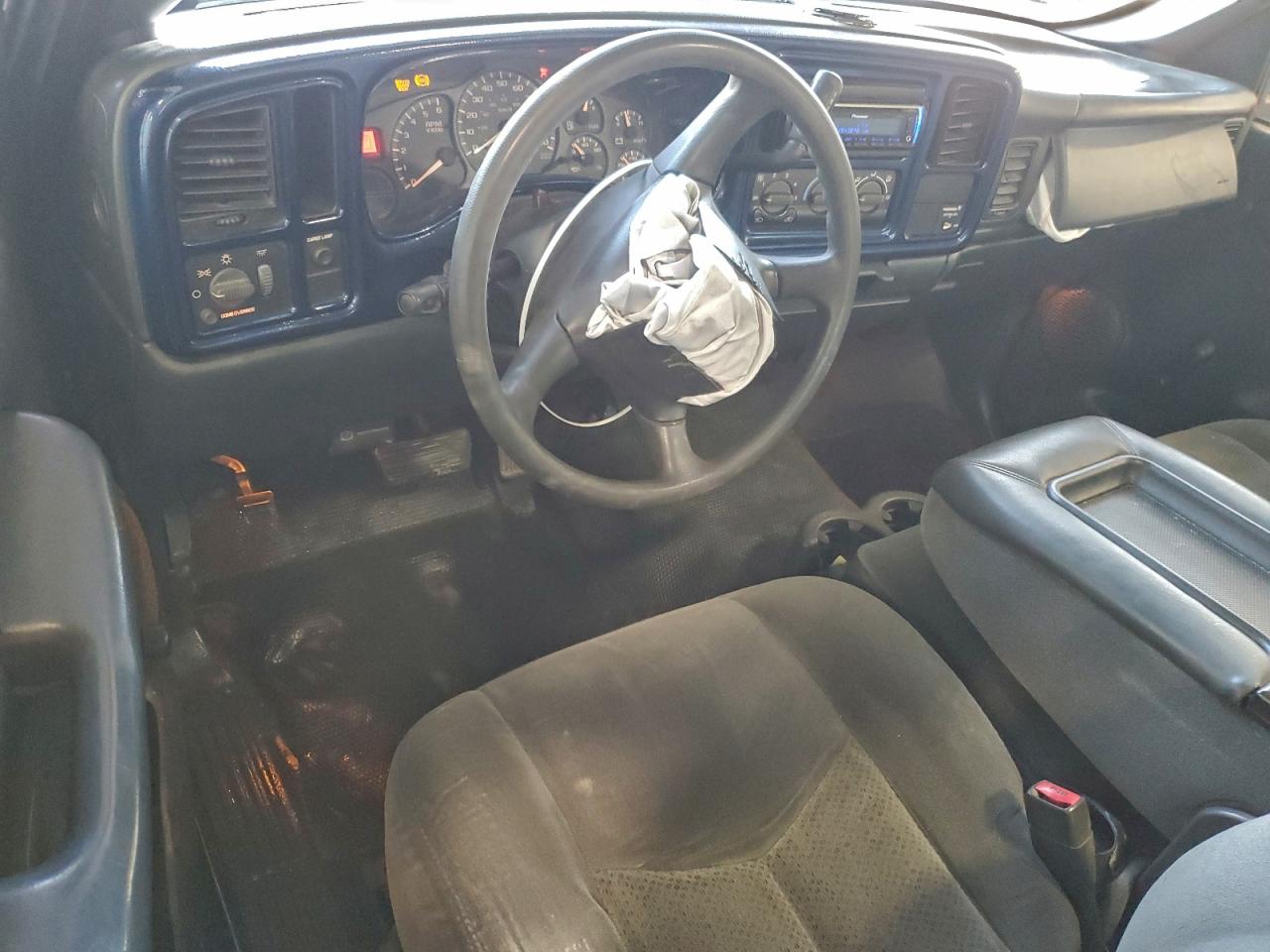 Chevrolet Silverado C1500 Image 11