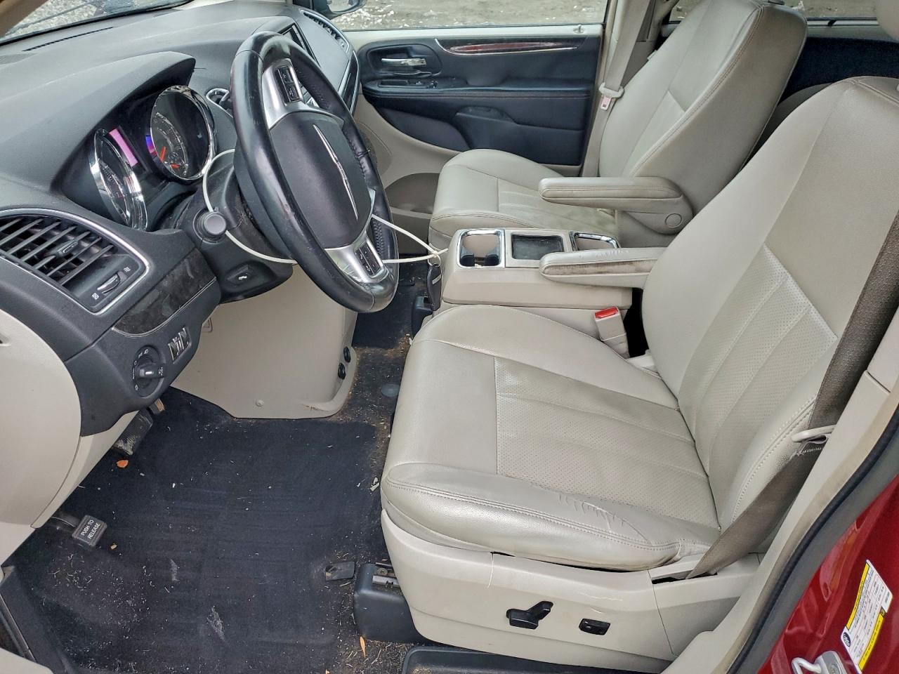 Chrysler Minivan Touring L Image 7