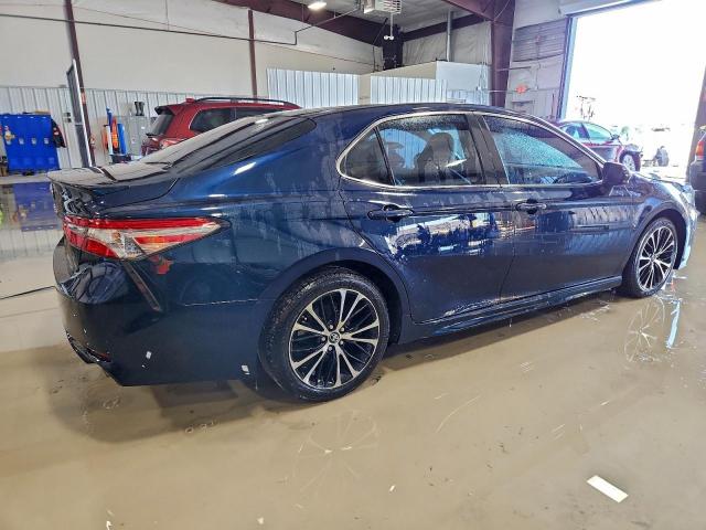 Toyota Camry L Image 3