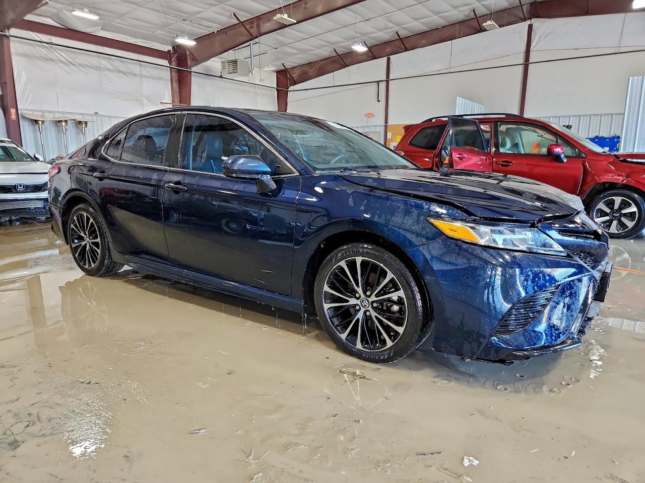 Toyota Camry L Image 10