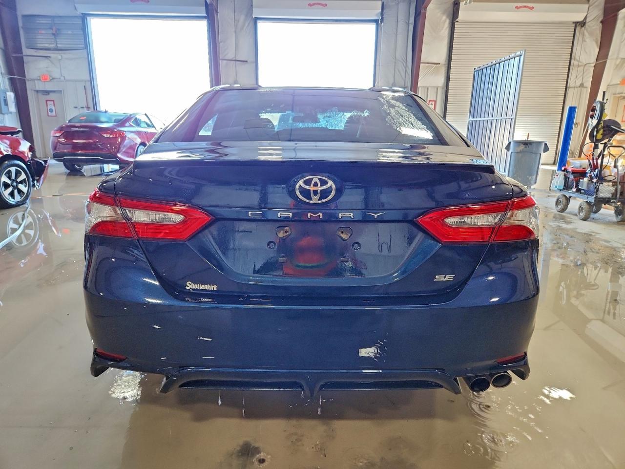 Toyota Camry L Image 2
