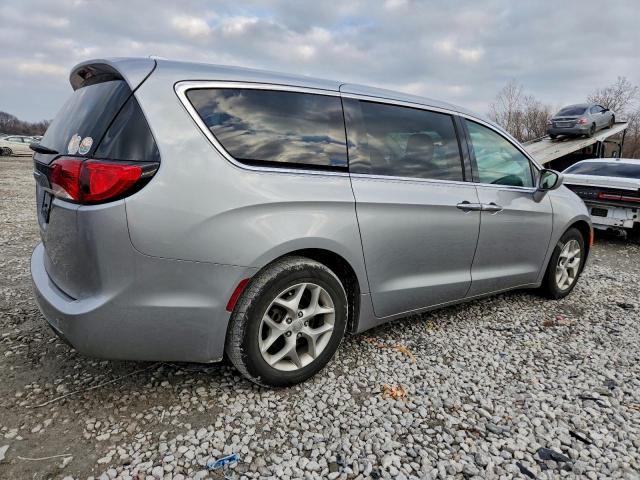 Chrysler Pacifica Touring Plus Image 6