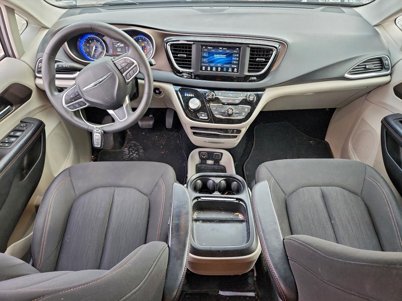 Chrysler Pacifica Touring Plus Image 3