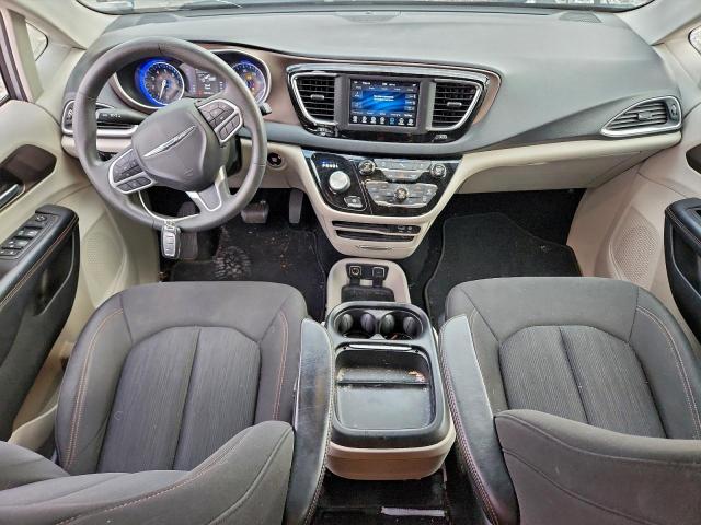 Chrysler Pacifica Touring Plus Image 3