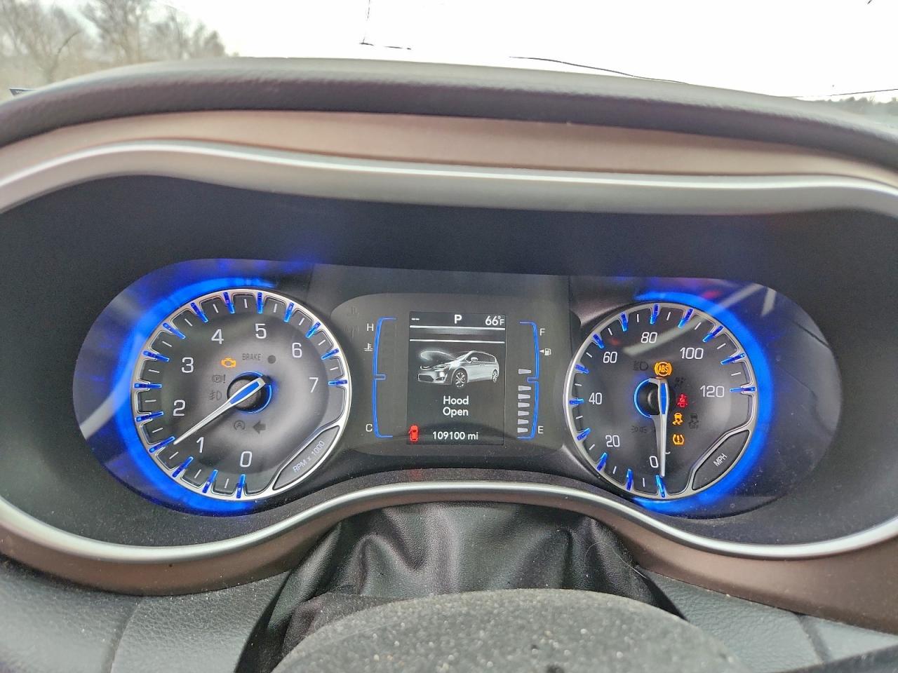 Chrysler Pacifica Touring Plus Image 4