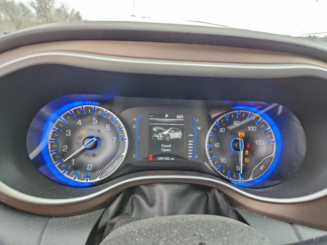 Chrysler Pacifica Touring Plus Image 4