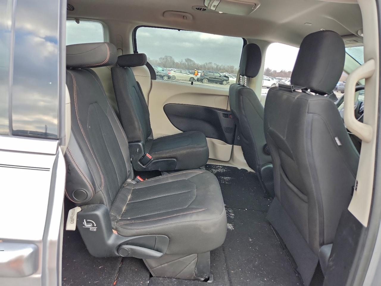 Chrysler Pacifica Touring Plus Image 12